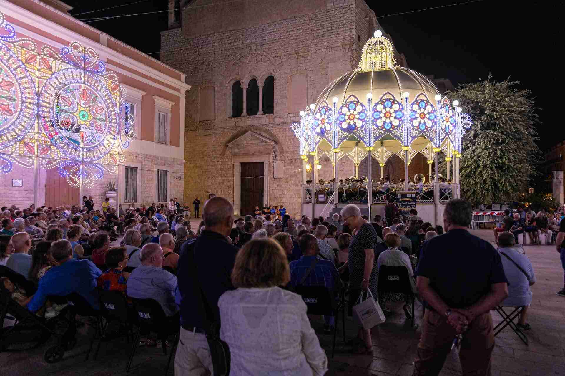 Giro di banda per le vie del centro cittadino - A TUBO!