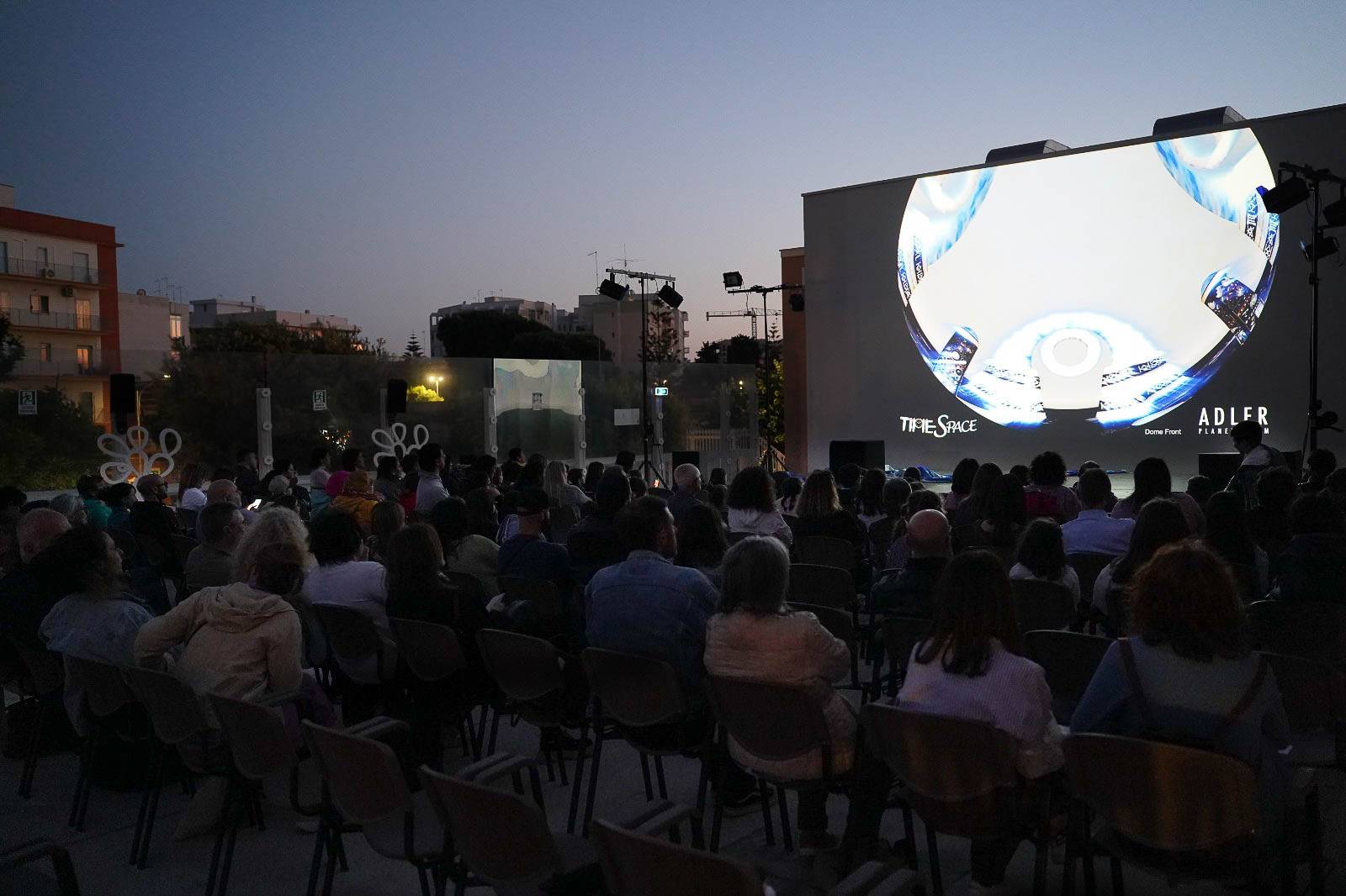 Le stelle a teatro - Al Teatro Radar di Monopoli quattro osservazioni astronomiche per adulti e bambini